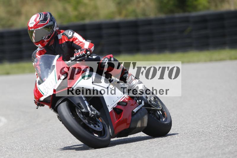 /27 12.06.2025 Ducati Schweiz Trackday Warmup  ADR/gruen-vert/40